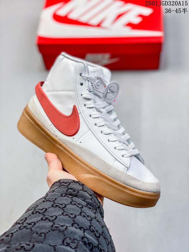 Nike 耐克 Nike Blazer Phantom Low 运动鞋 将现代格调与经典 Nike 风范巧妙糅合。采用轻盈利落设计，焕新演绎经典鞋款。该鞋款带来