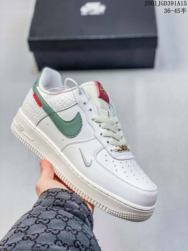 Nike Af1 耐克空军一号 Fa1系列透气孔设计 提供出众透气表现 泡棉鞋底搭载内嵌式 Air 缓震系统 无痕橡胶外底具备出色抓地力与耐穿性 鞋口衬垫技术