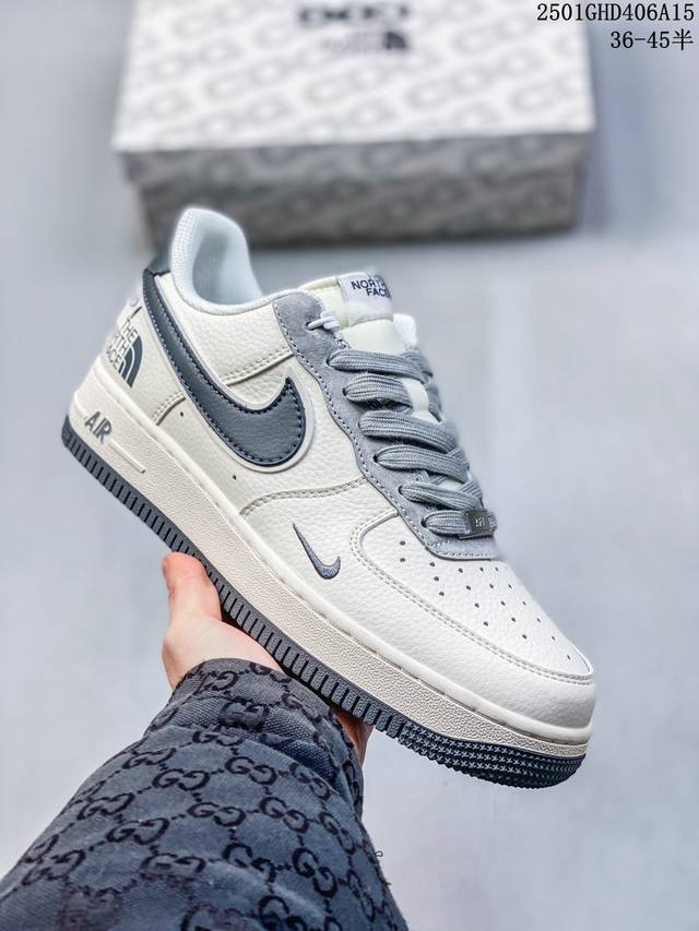 海外限量发售！公司级Nike Air Force 1 '07 Low “斯图西联名 米灰生胶底”空军一号 低帮 运动鞋 休闲鞋 折边针车 工艺难度大 原楦头原纸