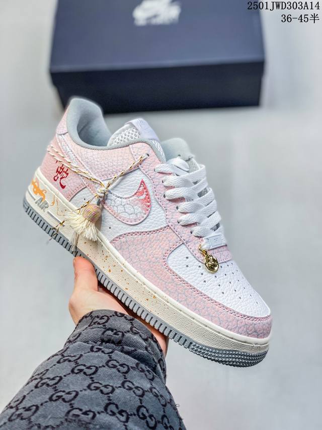 公司级带半码 简介：真标耐克Nike Air Force 1 Low 空军一号 低帮百搭休闲运动板鞋。柔软、弹性十足的缓震性能和出色的中底设计，横跨复古与现代的