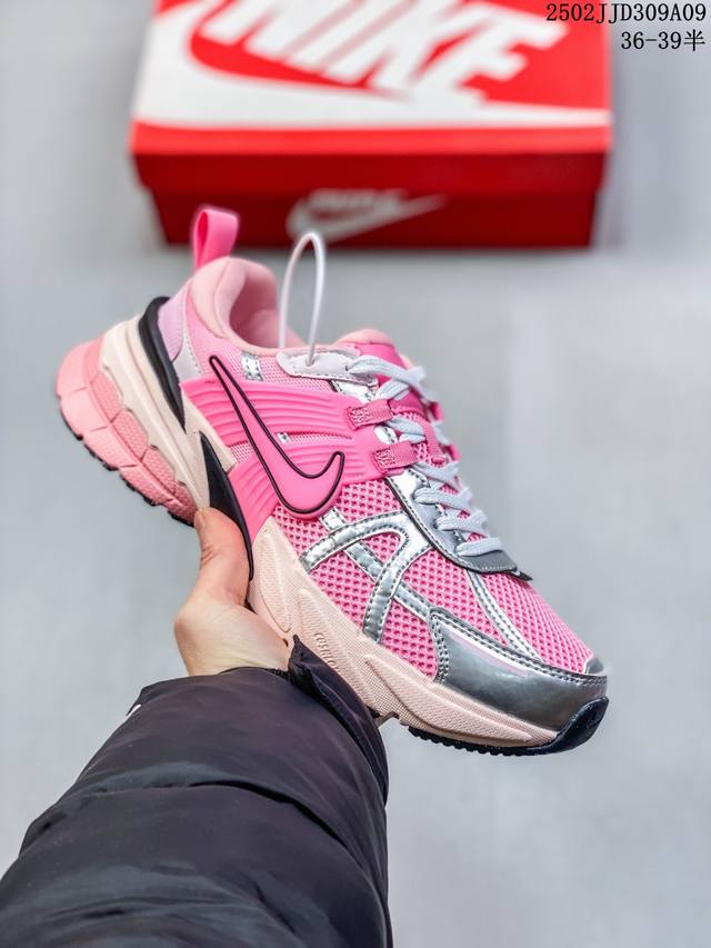 真标 耐克Nike Wmns V2K Runtekk Low”White Grey Pink”复古潮系列未来复古老爹风百搭休闲运动慢跑鞋 货号:Fd0736-0