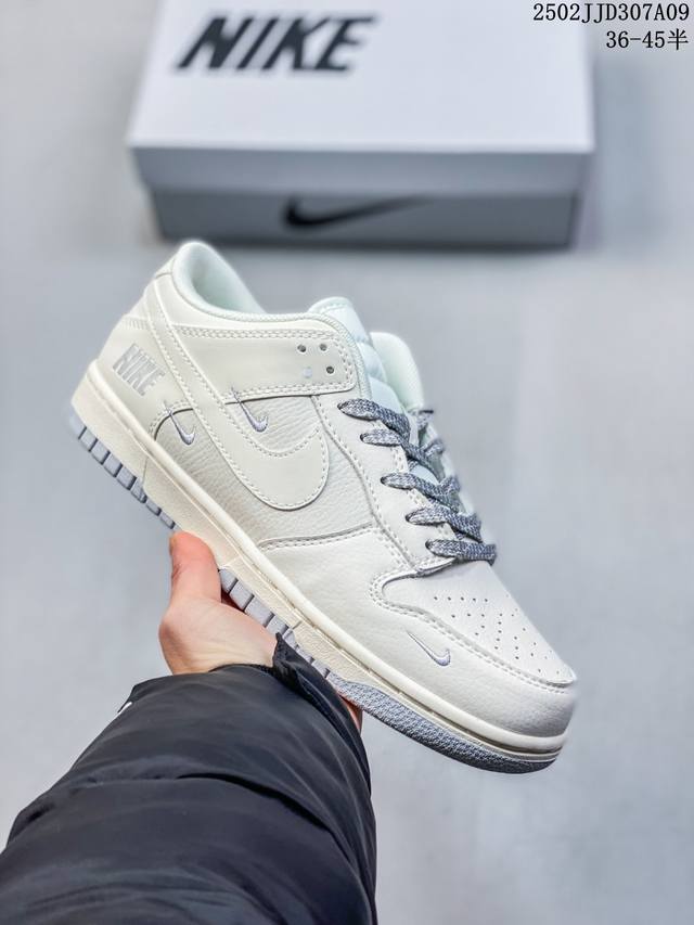 真标 耐克Nike Dunk Low 板鞋 Sb系列经典百搭休闲运动板鞋加厚鞋舌的填充，使舒适性大大提升，同时也更方便穿脱中底部分则加入了脚感柔软舒适Zooma