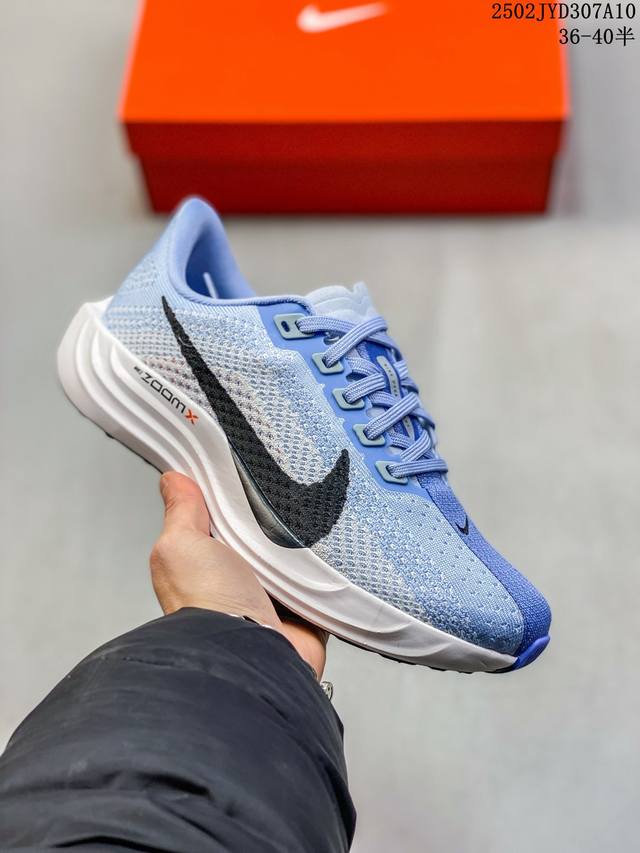 公司级耐克 Nike Reactx Pegasus Plus Next Nature 超级飞马跑步鞋 厚底增高运动老爹鞋。登月兼顾迅疾外观和稳固脚感，后跟覆面和