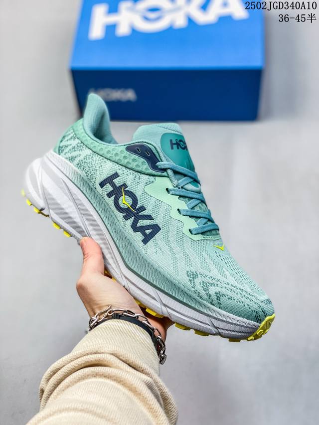 Hoka 霍卡 Hoka M Challenger Atr 7 飞跃地平线轻量缓震跑鞋 One One表示飞越，连起来就是飞越地平线。跑鞋以缓震和轻量的优势，H