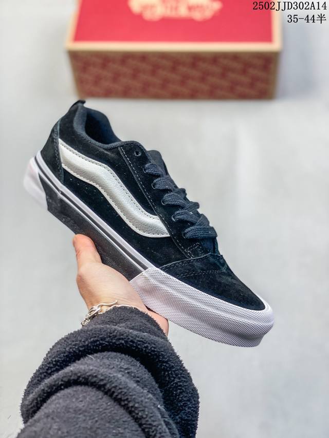 公司级Vans Classics Knu Skool 苏格兰格纹拼接 厚鞋舌面包鞋 Vans联名超火的土豆鞋，复古经典，鞋头放大、包边上移加厚、鞋舌加厚。Van