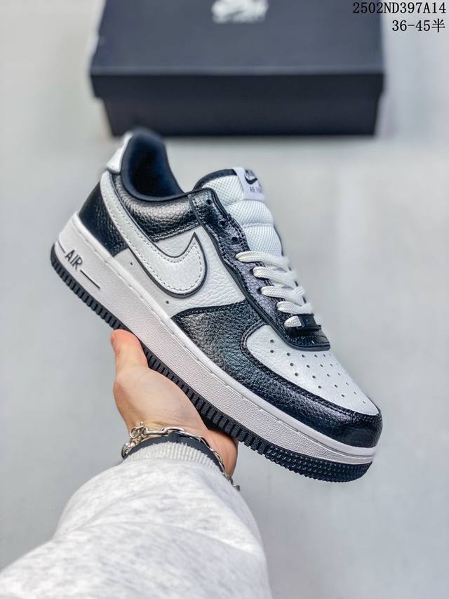 耐克Nike Air Force 1 Low 空军一号低帮百搭休闲运动板鞋。柔软、弹性十足的缓震性能和出色的中底设计，横跨复古与现代的外型结合，造就出风靡全球三 - 点击图像关闭