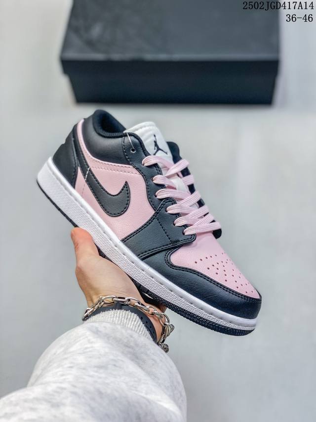 Air Jordan 1 Low Aj1乔1低帮休闲板鞋 同步官方配色 原档冲孔鞋头 正确满胶鞋垫 四线拉帮 原厂织唛标 鞋舌高弹海绵填充。 Size：35.5