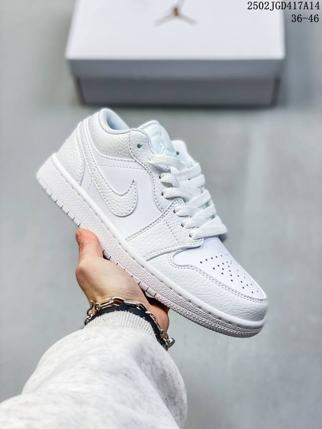 Air Jordan 1 Low Aj1乔1低帮休闲板鞋 同步官方配色 原档冲孔鞋头 正确满胶鞋垫 四线拉帮 原厂织唛标 鞋舌高弹海绵填充。 Size：35.5