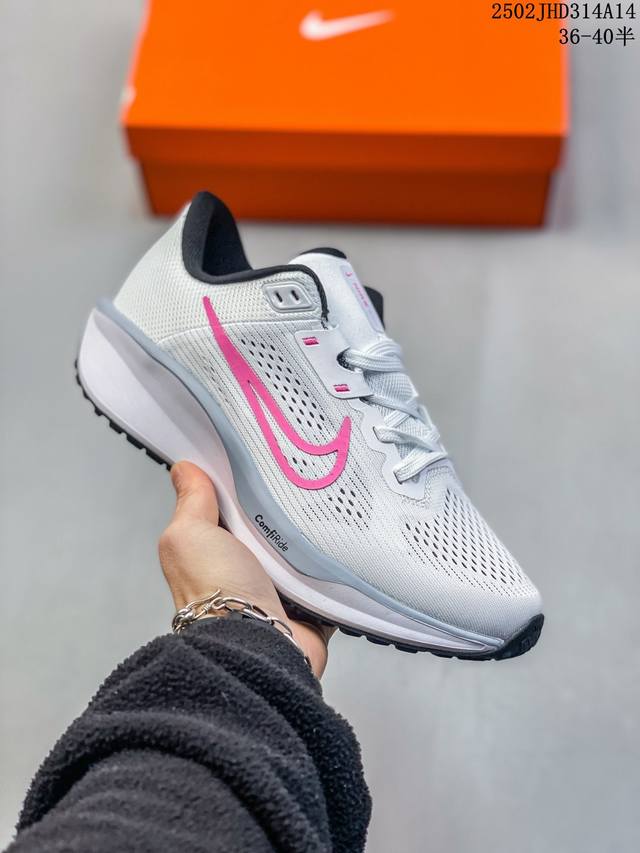 公司级Nike Quest 6极速6代网面透气 时尚休闲跑步鞋 简约高科技设计采用多层材料，为双足带来凉爽感受和稳固体验时尚鞋面搭配中足包覆设计，提供稳固贴合感 - 点击图像关闭