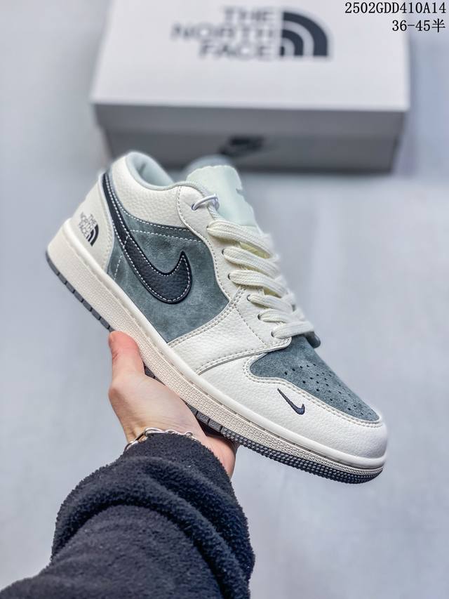 2025限量发售！ Air Jordan 1 Low Aj1乔1低帮休闲板鞋， “黑白灰配色-北面联名定制款” 个性的设计风格以及品牌的经典元素 使其成为一双具