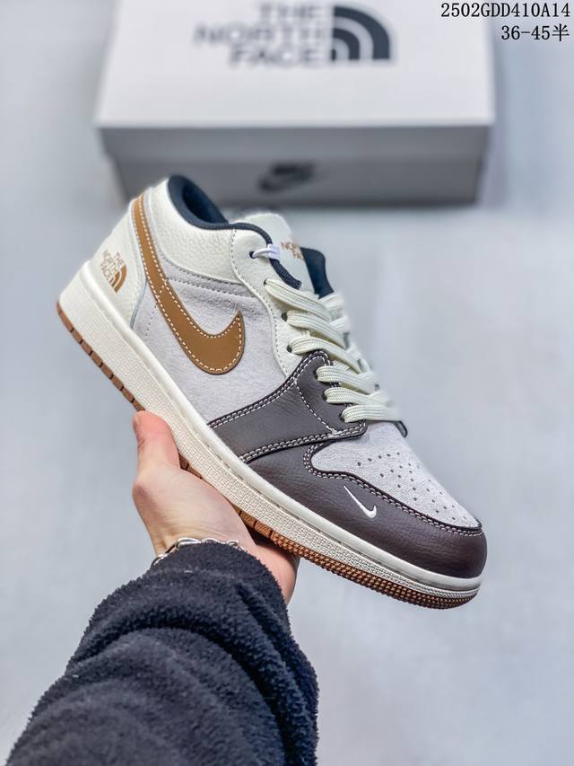 2025限量发售！ Air Jordan 1 Low Aj1乔1低帮休闲板鞋， “黑白灰配色-北面联名定制款” 个性的设计风格以及品牌的经典元素 使其成为一双具