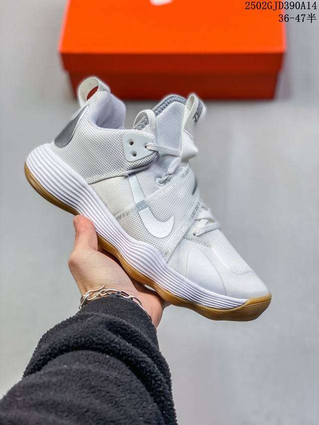 Nike React Hyperset 耐克 低帮 黑白生胶 织物防滑支撑轻便减震低邦训练鞋 耐克React Hyperset可为您在室内球场上打篮球，排球，羽