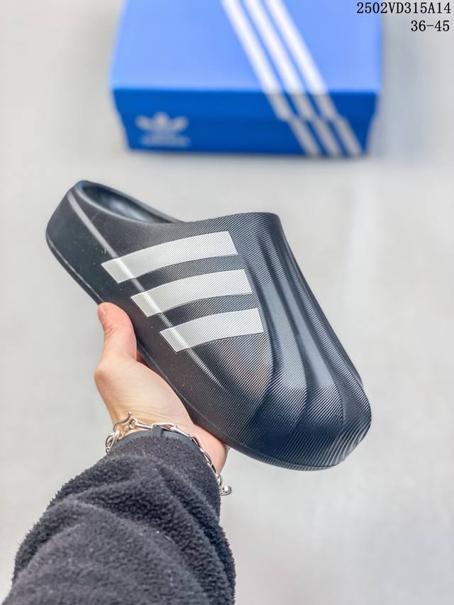 Adidas Originals 此款以简约大方的造型设计，给人以随性休闲的时尚格调，穿着舒适轻便，运动灵活自如，满足日常个性穿搭。 尺码：36-45 编码：0