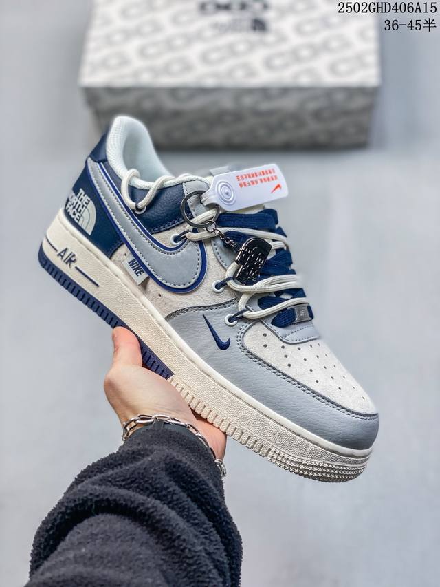 海外限量发售！公司级Nike Air Force 1 '07 Low “北面联名 灰蓝双拼抽绳”空军一号 低帮 运动鞋 休闲鞋 折边针车 工艺难度大 原楦头原纸