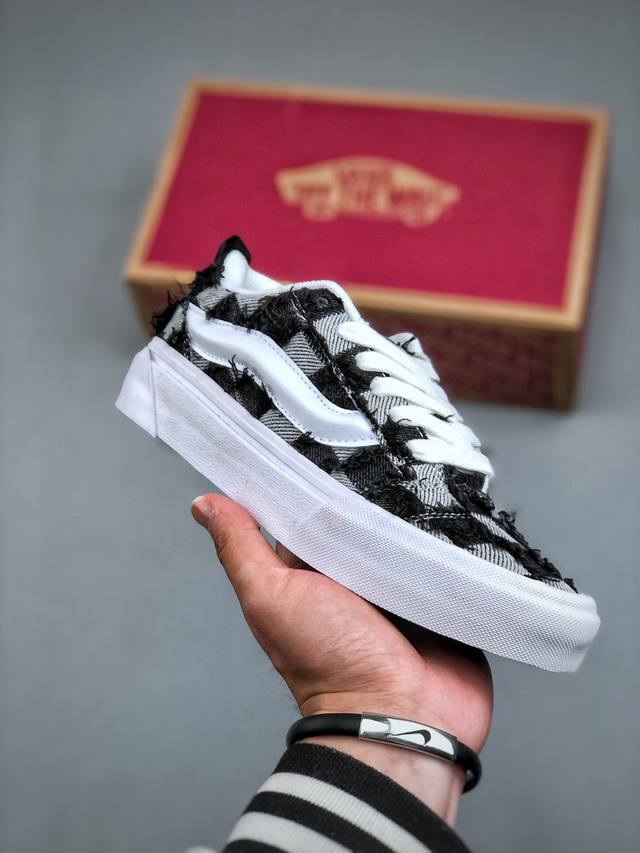 Vans Knu Skool Vans蛇年预定长毛黑白长毛款胖胖鞋。黑白色牛苏长毛特色工艺。最简约最大方百搭休闲面包鞋鞋 尺码：35-44 半