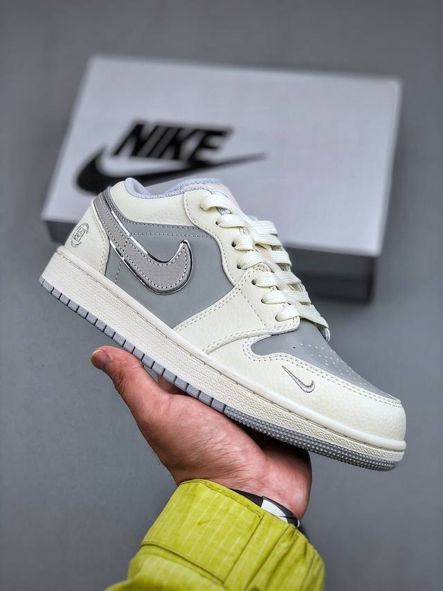 Air Jordan 1 Low Aj1 乔1 冠希联名 高端定制 低帮复古篮球鞋 #定制鞋盒 大厂纯原品质出货 超高清洁度 皮料切割干净无任何毛边 细节完美