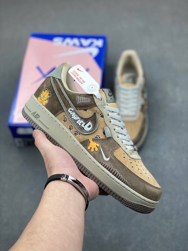 独家实拍“加菲猫”Nike Air Force 1 “Garfield”#漫画系列 空军一号定制低帮秋冬板鞋 货号：Cd1212-333 加菲猫 是由吉姆 戴维