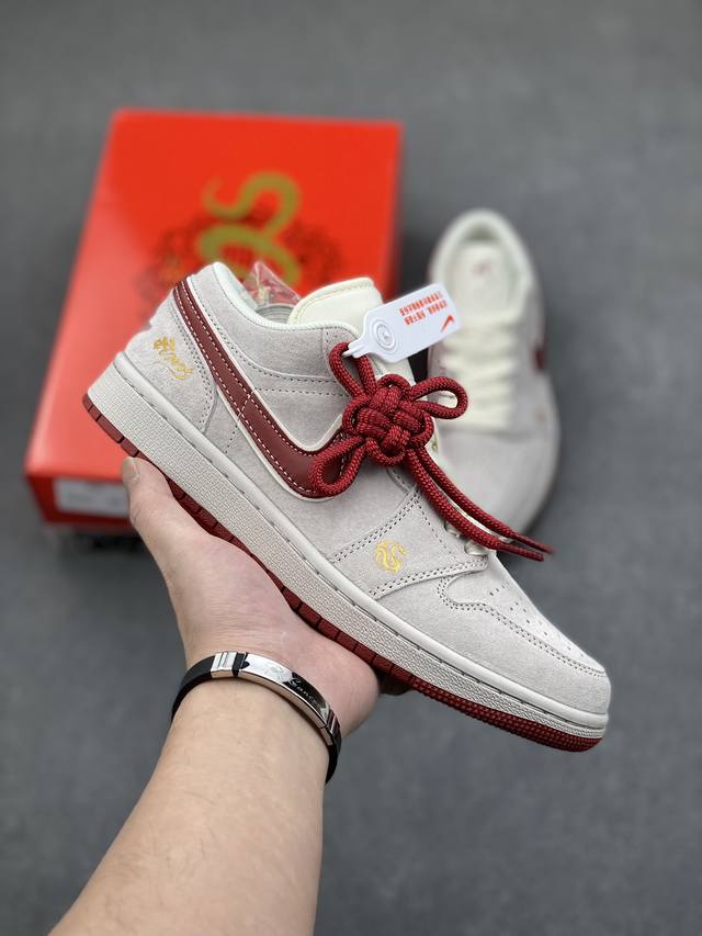 海外爆款限量发售！公司级 Nike Jordan Air Jordan 1“蛇年限定 猪八红勾” 高端定制 低帮 复古 减震 防滑 耐磨 篮球鞋 定制鞋盒 大厂