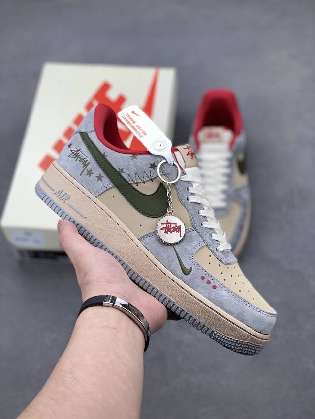 海外限量发售！公司级Nike Air Force 1 '07 Low “斯图西联名 橄榄绿五角星”空军一号 低帮 运动鞋 休闲鞋 折边针车 工艺难度大 原楦头原