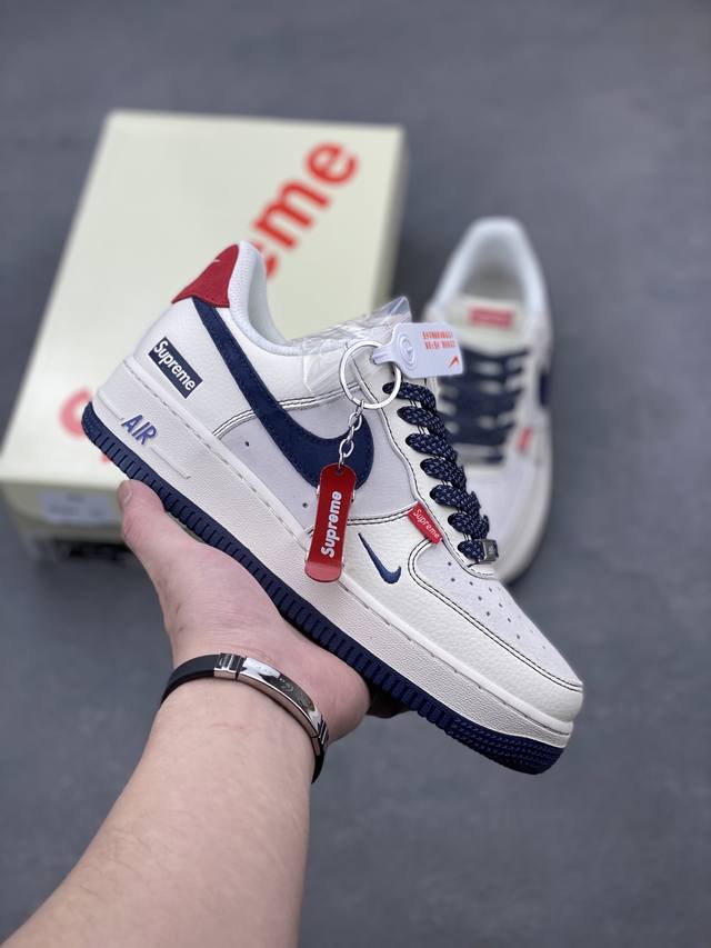 海外限量发售！公司级Nike Air Force 1 '07 Low “Supreme联名 红标翻毛蓝勾”空军一号 低帮 运动鞋 休闲鞋 折边针车 工艺难度大