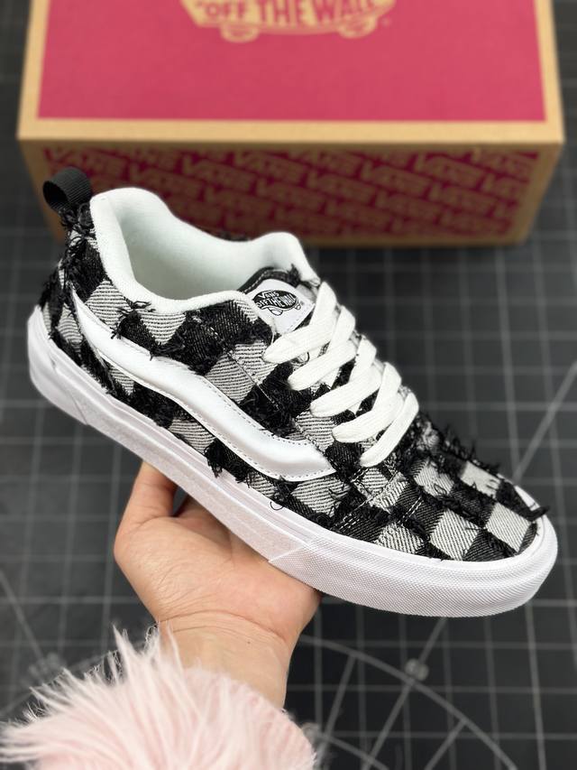 本地 核心私 Vans Knu Skool Vans蛇年预定长毛黑白长毛款胖胖鞋 黑白色牛苏长毛特色工艺。最简约最大方百搭休闲面包鞋 工艺：硫化1:1 重量1: