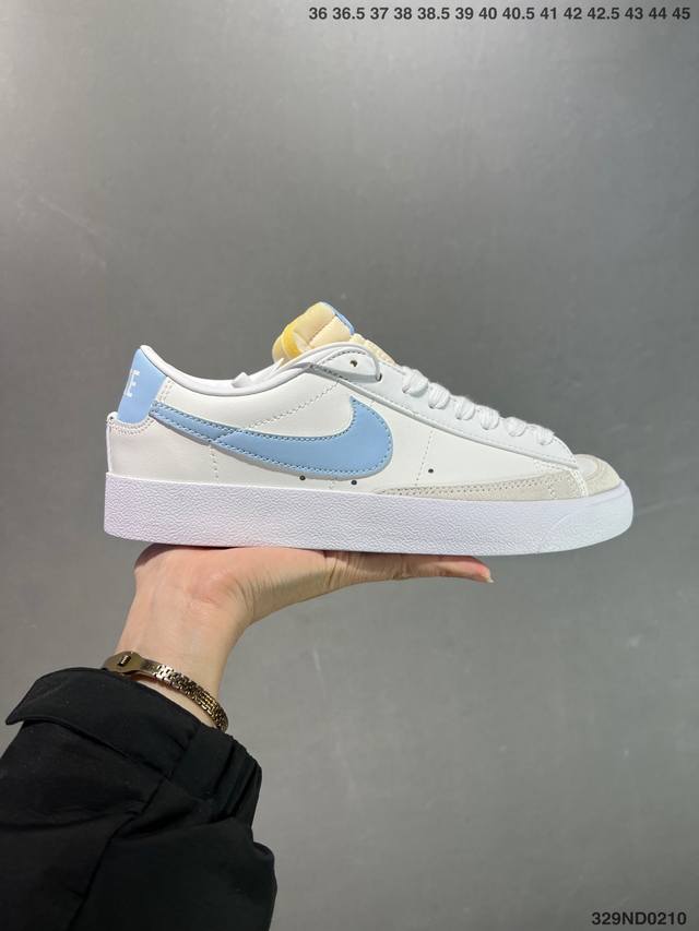 Nike Blazer Low ‘77 Jumbo 百搭单品 全新焕新升级经典 Blazer 鞋款，大号 Swoosh 突出新时代更加张扬的潮流感，对经典的又一