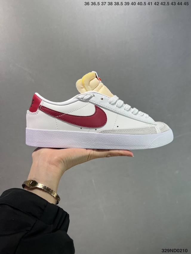 Nike Blazer Low ‘77 Jumbo 百搭单品 全新焕新升级经典 Blazer 鞋款，大号 Swoosh 突出新时代更加张扬的潮流感，对经典的又一