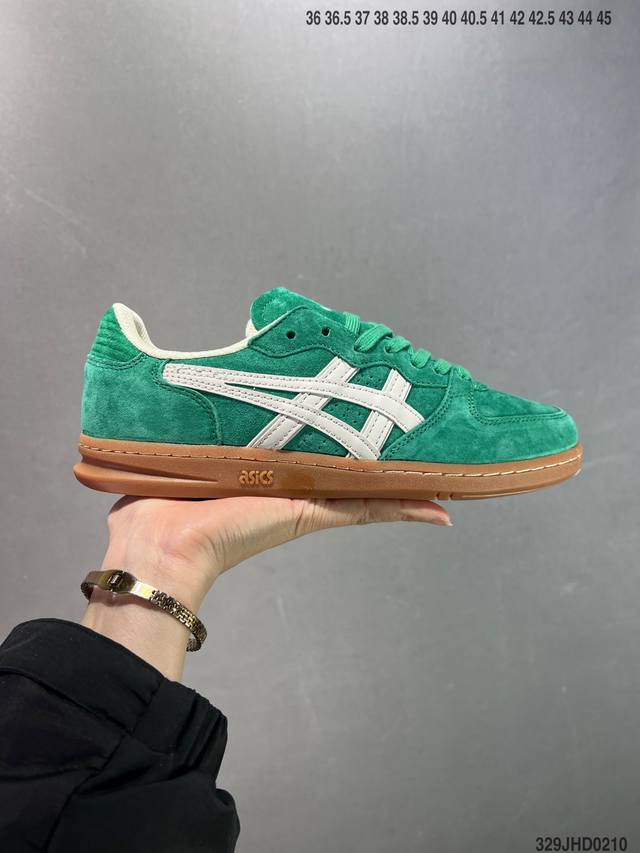 Hay X Asics Skyhand Og 复古板鞋 Asics 亚瑟士 是日本实业家鬼家喜八郎创立的跑鞋运动品牌，名字想法源自著名的拉丁谚语“Animasa