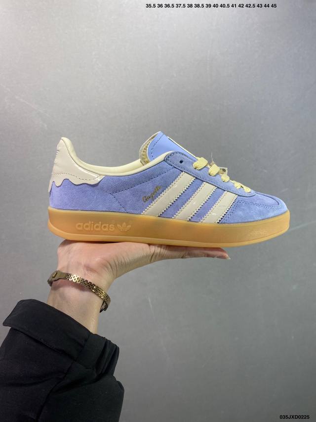 公司级Bad Bunny X X Adidas Originals Gazelle Indoor板鞋 联名T字德训鞋 蓝白灰生胶 货号：If9734 尺码36-