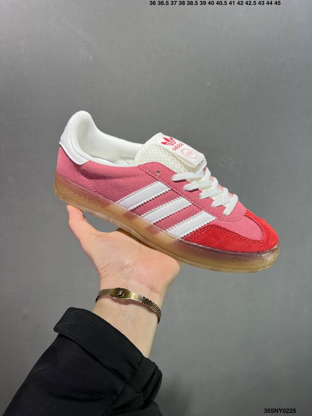 Adidas Originals Gazelle Indoor 三叶草休闲防滑耐磨低帮板鞋 鞋头出色设计 塑就出众贴合感 稳固的后跟贴合足部曲线设计 软弹舒适