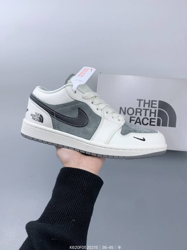 Air Jordan 1 Low Aj1乔1低帮休闲板鞋， 北面联名定制款 个性的设计风格以及品牌的经典元素 使其成为一双具有独特身份和价值的鞋子 清新而立体的