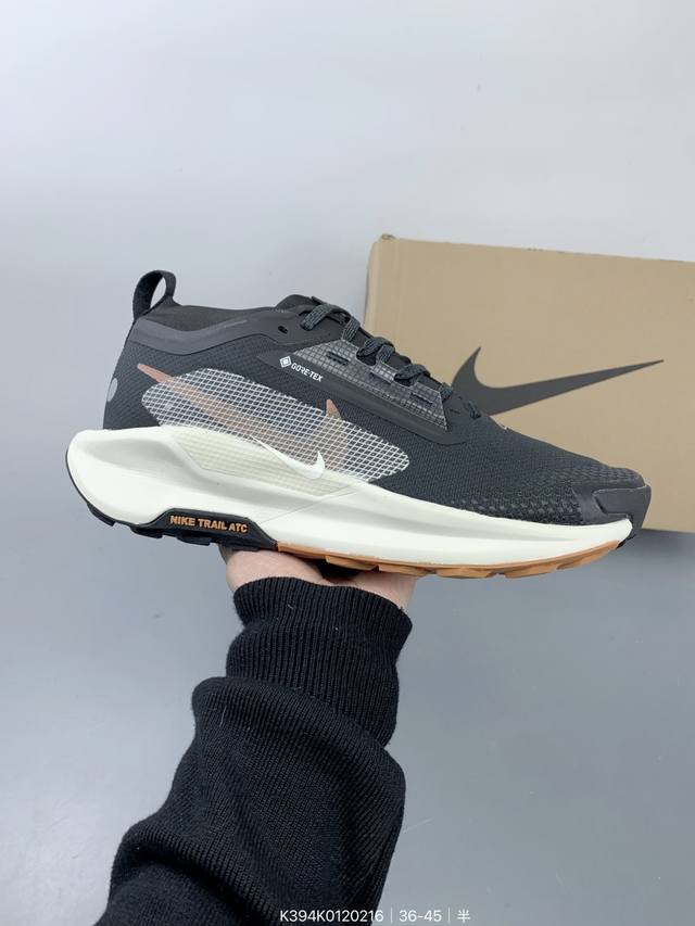 公司级Nike 耐克 升级原楦开发纸版楦型，采用Flywire飞线与鞋带相结合鞋面材质，全掌Reactx 泡绵科技中底，外置防滑耐磨锯齿橡胶大底没啥，就是太酷了