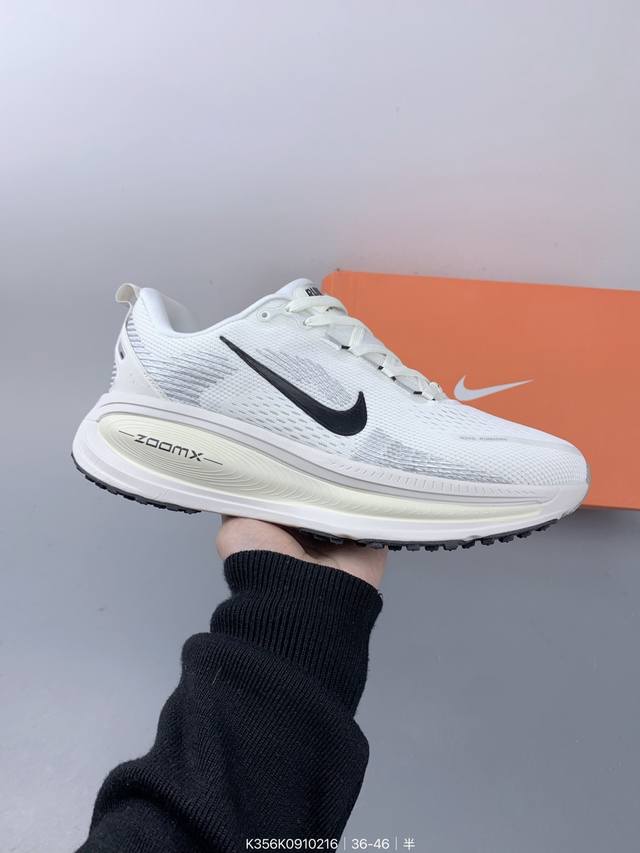 耐克 公司级真标 登月18代 Nike Vomero 编织网面 低帮 运动休闲鞋 全掌Reactx泡绵中底 前掌和后跟还配备了Air Zoom气垫单元 据说跑起