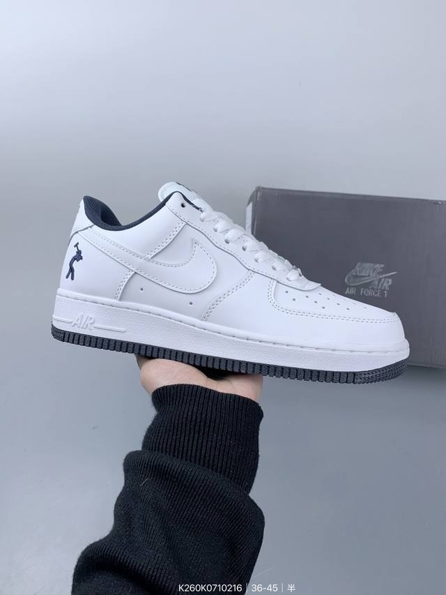 Air Force 1 ‘07 Low 原楦头原纸板 打造纯正空军版型 #专注外贸渠道 全掌内置蜂窝气垫 #原盒配件 原厂中底钢印、拉帮完美 官方同步上架 Si