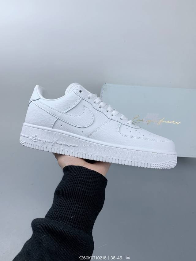 Air Force 1 ‘07 Low 原楦头原纸板 打造纯正空军版型 #专注外贸渠道 全掌内置蜂窝气垫 #原盒配件 原厂中底钢印、拉帮完美 官方同步上架 Si