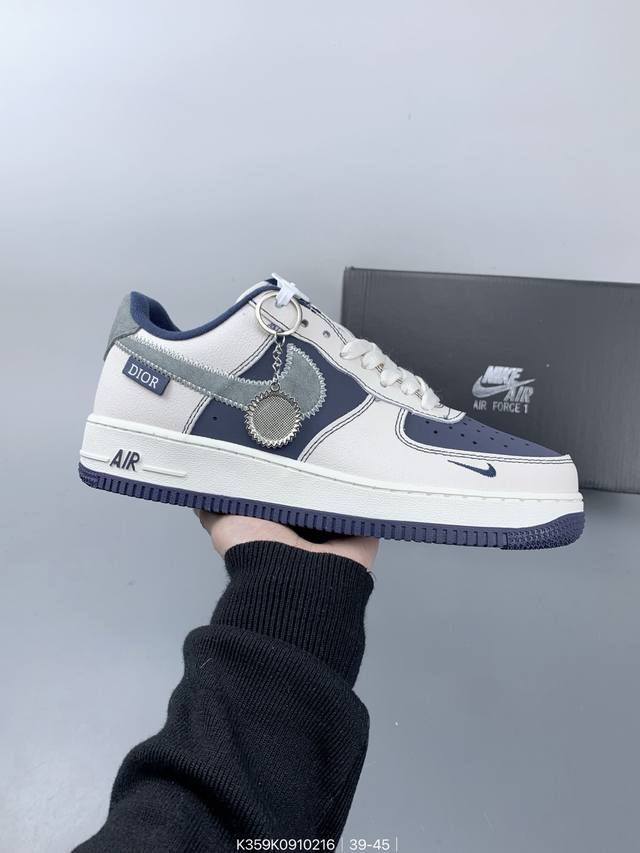 耐克Nike Air Force 1’07 空军一号低帮百搭休闲运动板鞋。柔软、弹性十足的缓震性能和出色的中底设计，横跨复古与现代的外型结合，造就出风靡全球三十 - 点击图像关闭