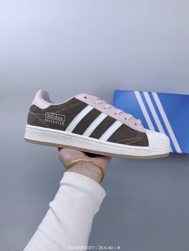 Adidas Originals Superstar W 渠道正品订单 诠释市场最高工艺水平 贝壳头经典小白板鞋 专柜上架同步配色 全鞋进口头层皮料打造。 Si