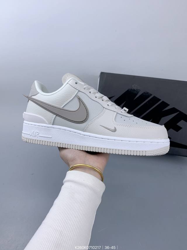 Ambush X Nk Air Force 1‘07 Low ”Phantom“ 联名款 空军一号低帮休闲板鞋 #鞋款鞋身以及内衬均采用了纯色皮革打造，标志性的