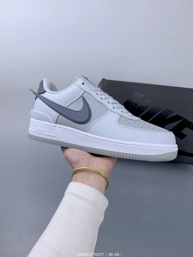 Ambush X Nk Air Force 1‘07 Low ”Phantom“ 联名款 空军一号低帮休闲板鞋 #鞋款鞋身以及内衬均采用了纯色皮革打造，标志性的