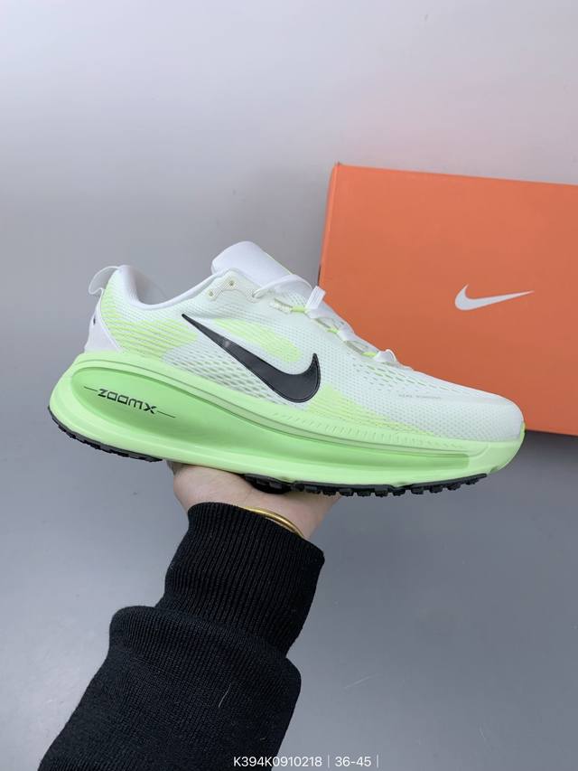 耐克 公司级真标 登月18代 Nike Vomero 编织网面 低帮 运动休闲鞋 全掌Reactx泡绵中底 前掌和后跟还配备了Air Zoom气垫单元 据说跑起