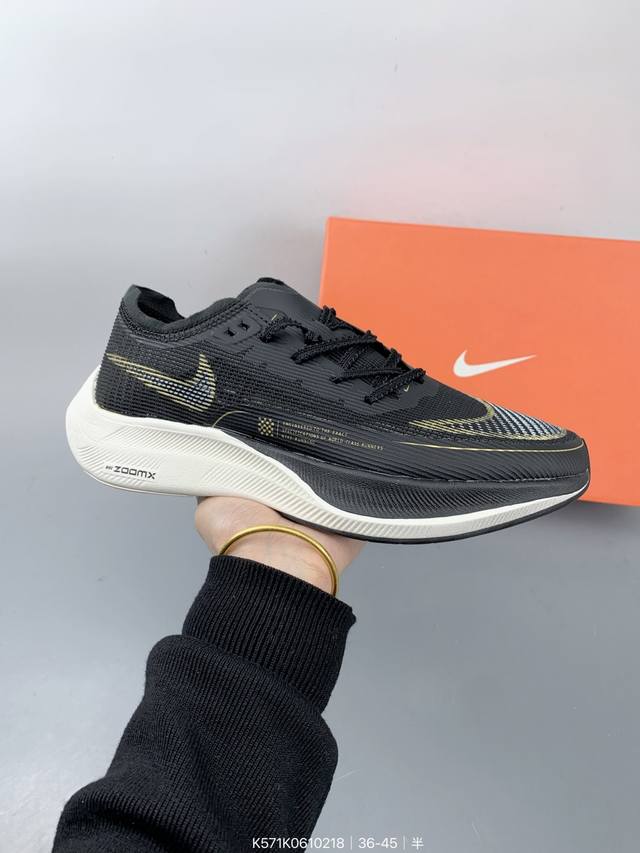 Nk Zoomx Vaporfly Next％ 2 马拉松针织面透气运动跑鞋 #内置真碳 搭载 Flyknit 材料 打造出众弹性 易于穿脱。采用React技术