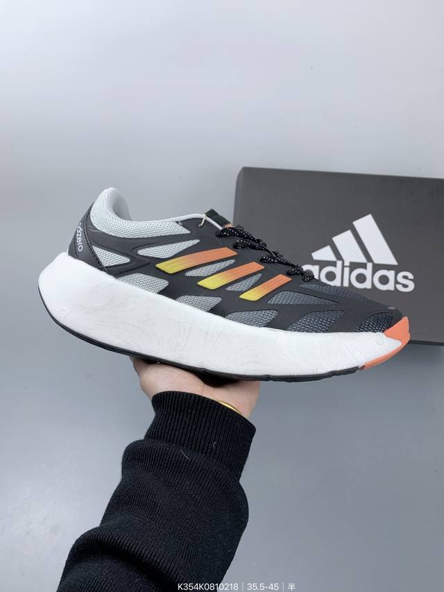 Adidas Aruku 外观上结合了经典跑鞋的设计 全新Swirlfoam海绵泡沫大底 鞋面采用网眼鞋面 滚动感强烈 不同纹理和图案 增强抓地力与耐用性 适合