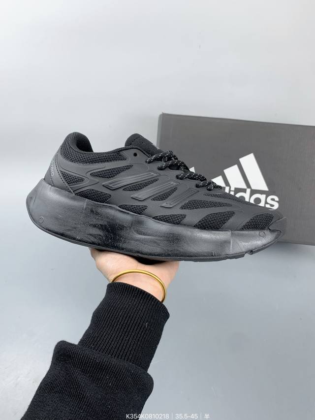 Adidas Aruku 外观上结合了经典跑鞋的设计 全新Swirlfoam海绵泡沫大底 鞋面采用网眼鞋面 滚动感强烈 不同纹理和图案 增强抓地力与耐用性 适合