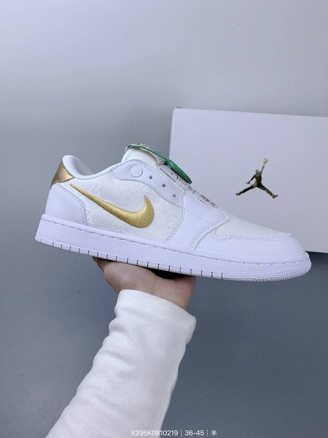 公司级Air Jordan 1 Low Slip Shadow 全新配色 刺绣勾 解构风 乔丹篮球鞋系列 这款特别版采用无鞋带设计 容易穿脱 更有独特刺绣Swo