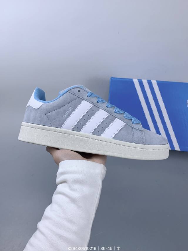 真标阿迪达斯 Adidas Originals Samba Og阿迪达斯三叶草休闲鞋男鞋女鞋蛇年限定款新年款经典运动鞋德训鞋 以白色为主，鞋头采用浅灰色麂皮呈现