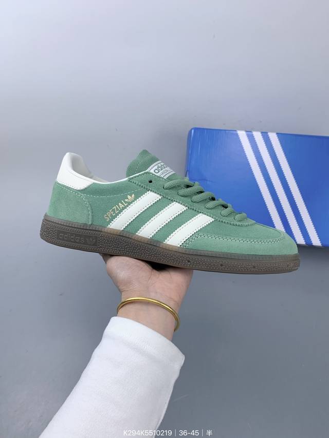 展现浓厚的复古味道，阿迪达斯Adidas Originals Handball Spzl 手球运动员系列百搭休闲运动板鞋 Size：如图 编码：K294K551