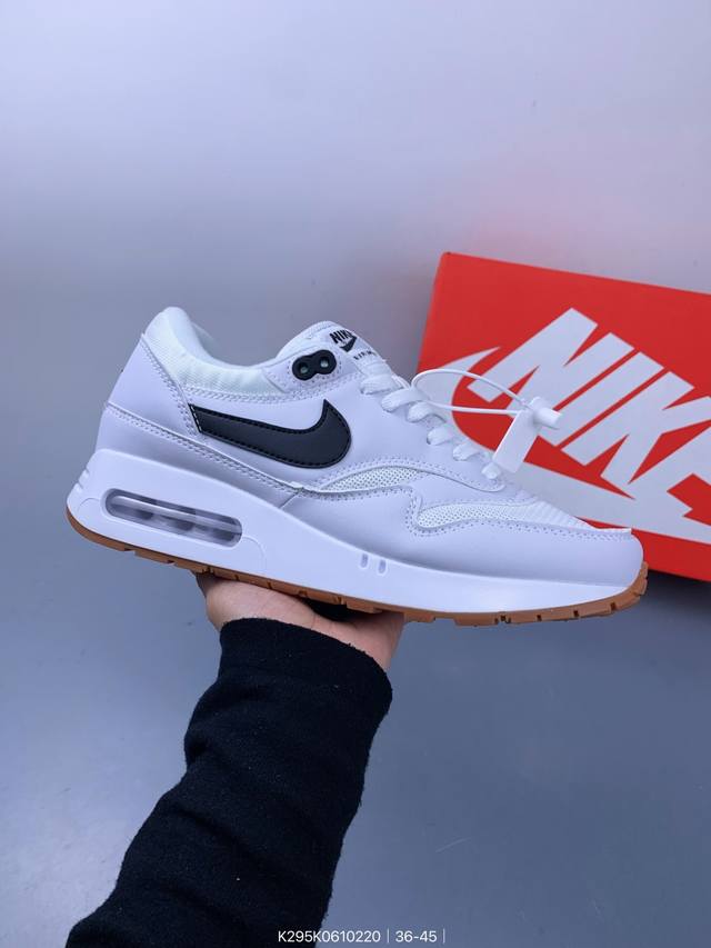 真标Nike Air Max 1‘86 Prm男子低帮气垫复古跑步鞋 这款鞋子的设计灵感源自于跑步鞋的革新，它不仅具备出色的舒适性，还拥有极高的时尚感。无论是日