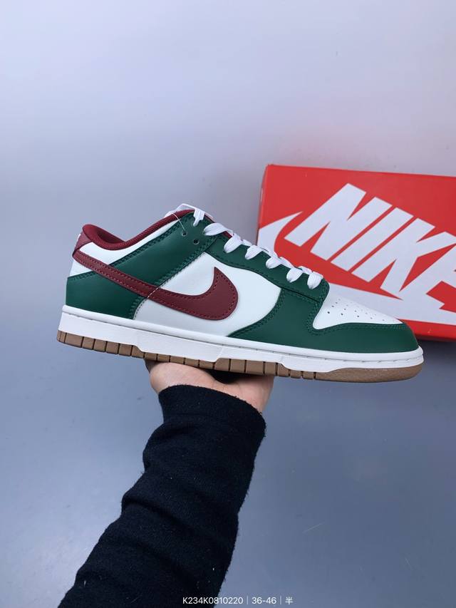 耐克Nike Sb Dunk Low 扣篮系列复古低帮休闲运动滑板板鞋。采用脚感柔软舒适Zoomair气垫，有效吸收滑板等极限运动在落地时带来的冲击力，为街头运