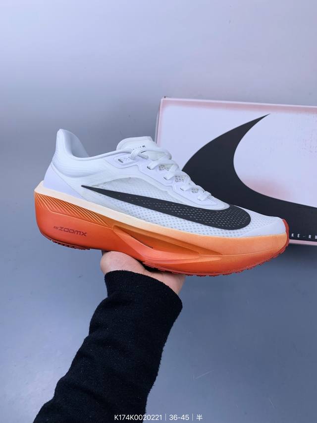 耐克 Nk Zoom Fly 6 超弹轻盈跑步鞋 鞋款搭载 Flyknit 材料 打造出众弹性 易于穿脱。采用React技术 轻盈耐穿泡绵打造,铸就出众回弹的顺 - 点击图像关闭