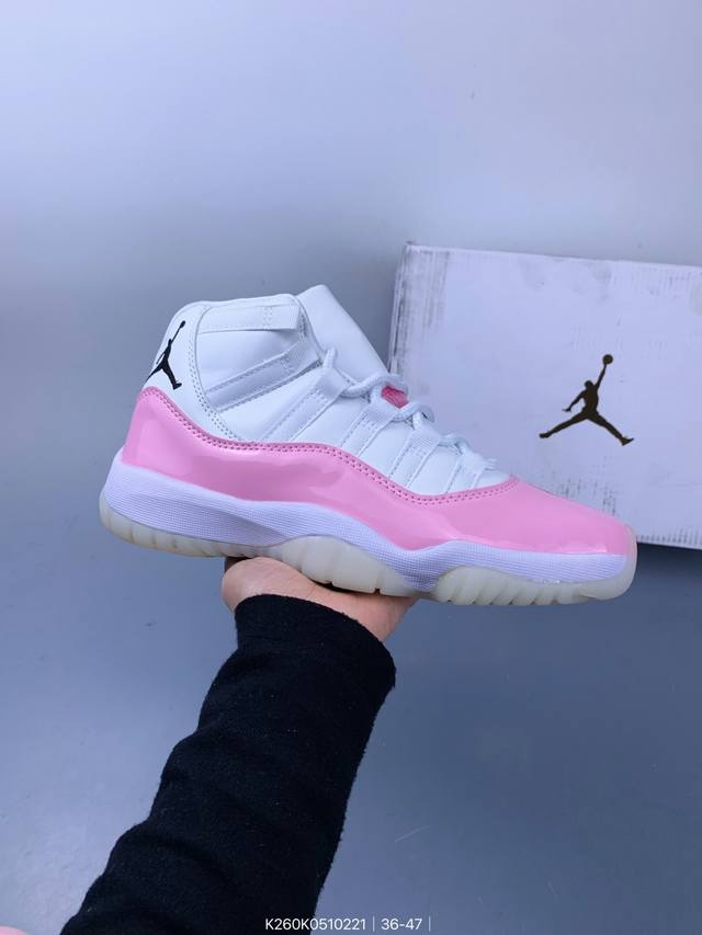 Air Jordan 11 Cherry Aj11 乔丹11代 Aj11 乔11 白红 乔丹篮球鞋系列 整双鞋以白红色为主调，红色的漆皮搭配白色的尼龙和皮革鞋面